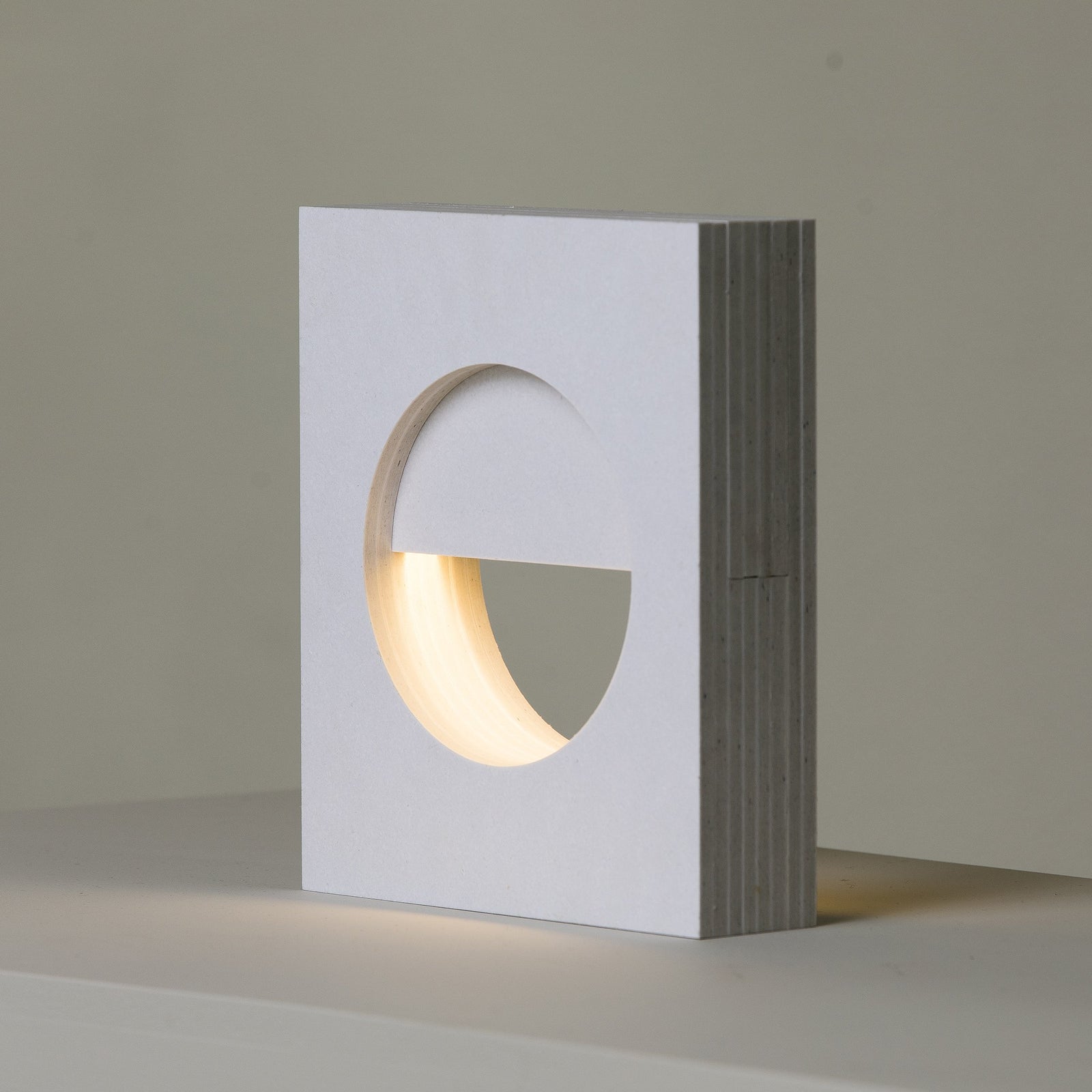 Lampi úr gömlum sjúkrahúslökum