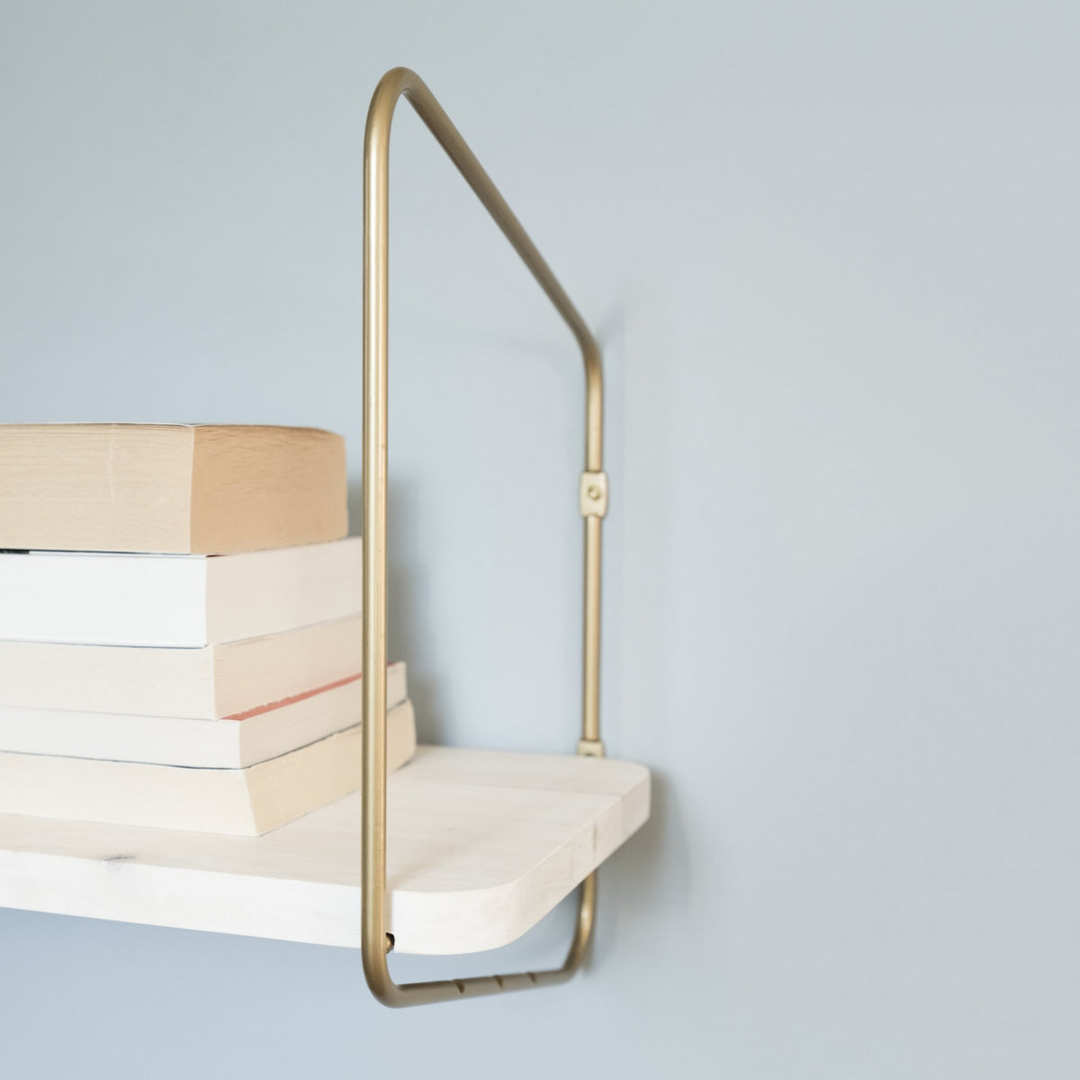 Nomad Wall Shelf / 68x24 cm / Gold / White - FÓLK Reykjavik