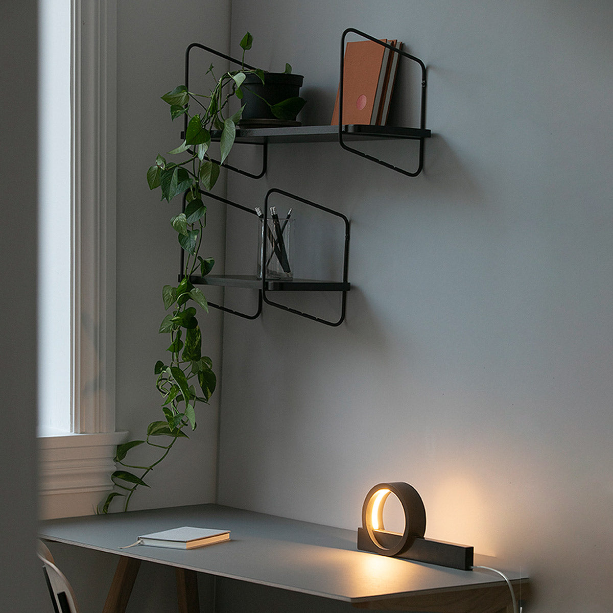 Vegghilla / Urban Nomad / 42x24 cm / Svart / Svart